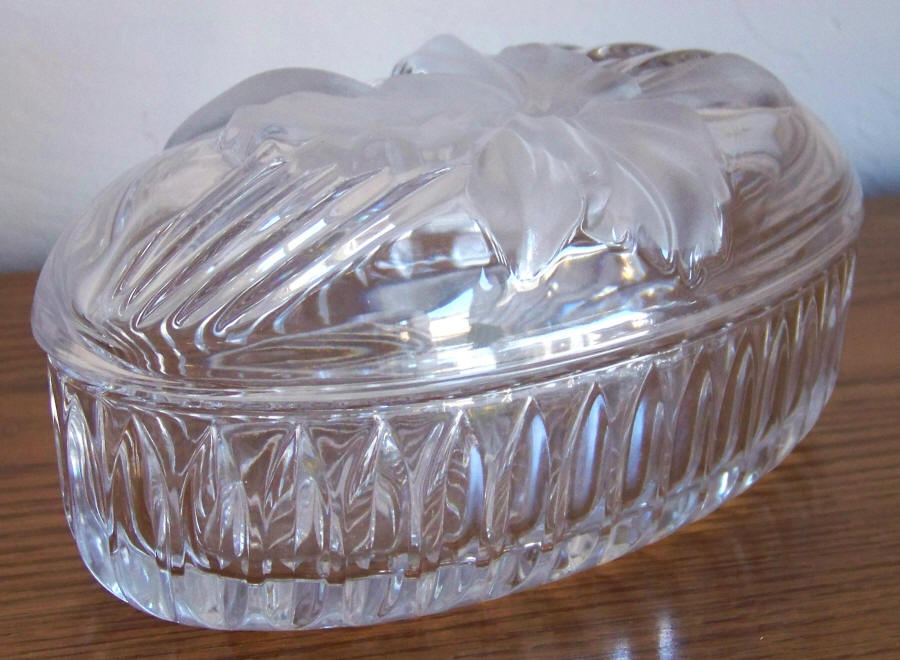 Studio Nova Iris Delight Oval Covered Glass Box